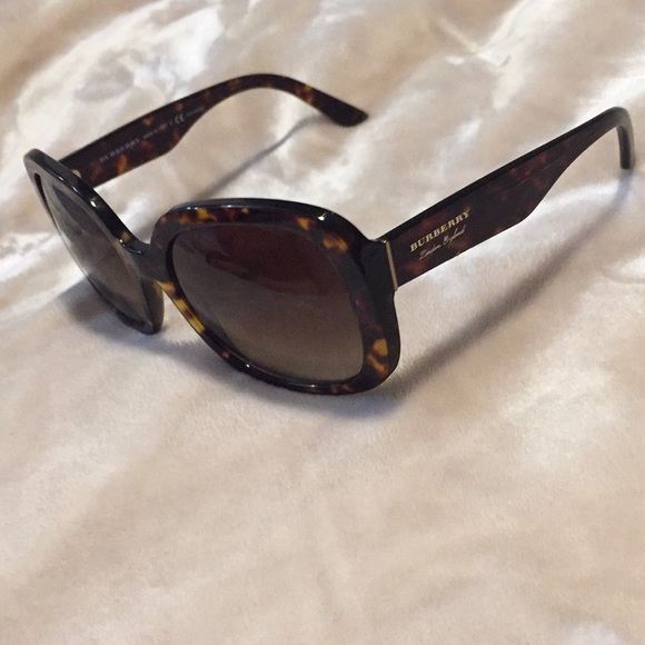 Burberry Accessories - FINAL PRICE Burberry Tortoise Shell Sunglasses